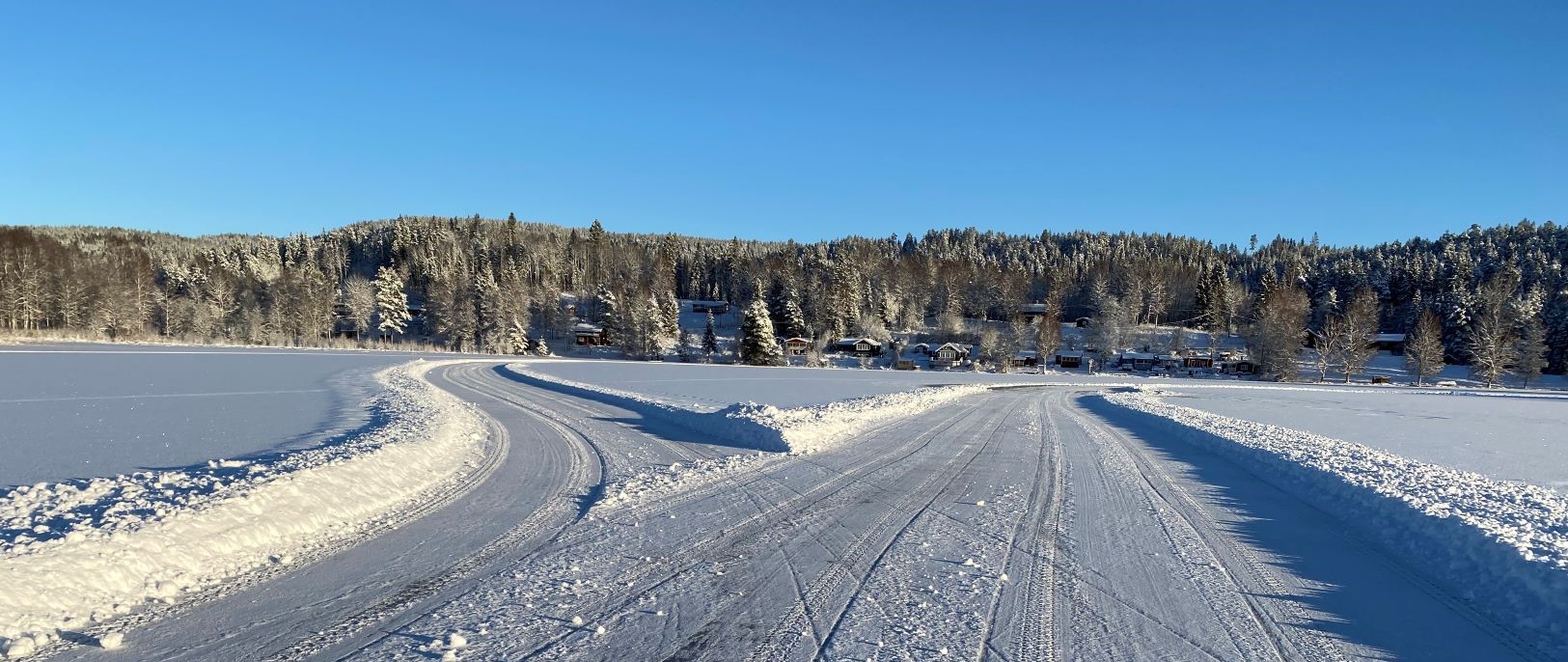 Plogad skridskobana på Väsman Vinter Arena i Ludvika.