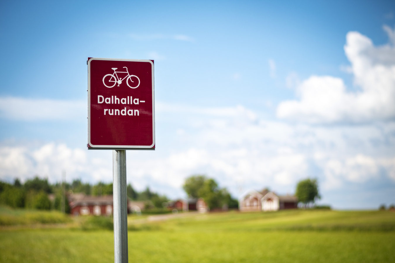 Skylt för Dalhallarundan.