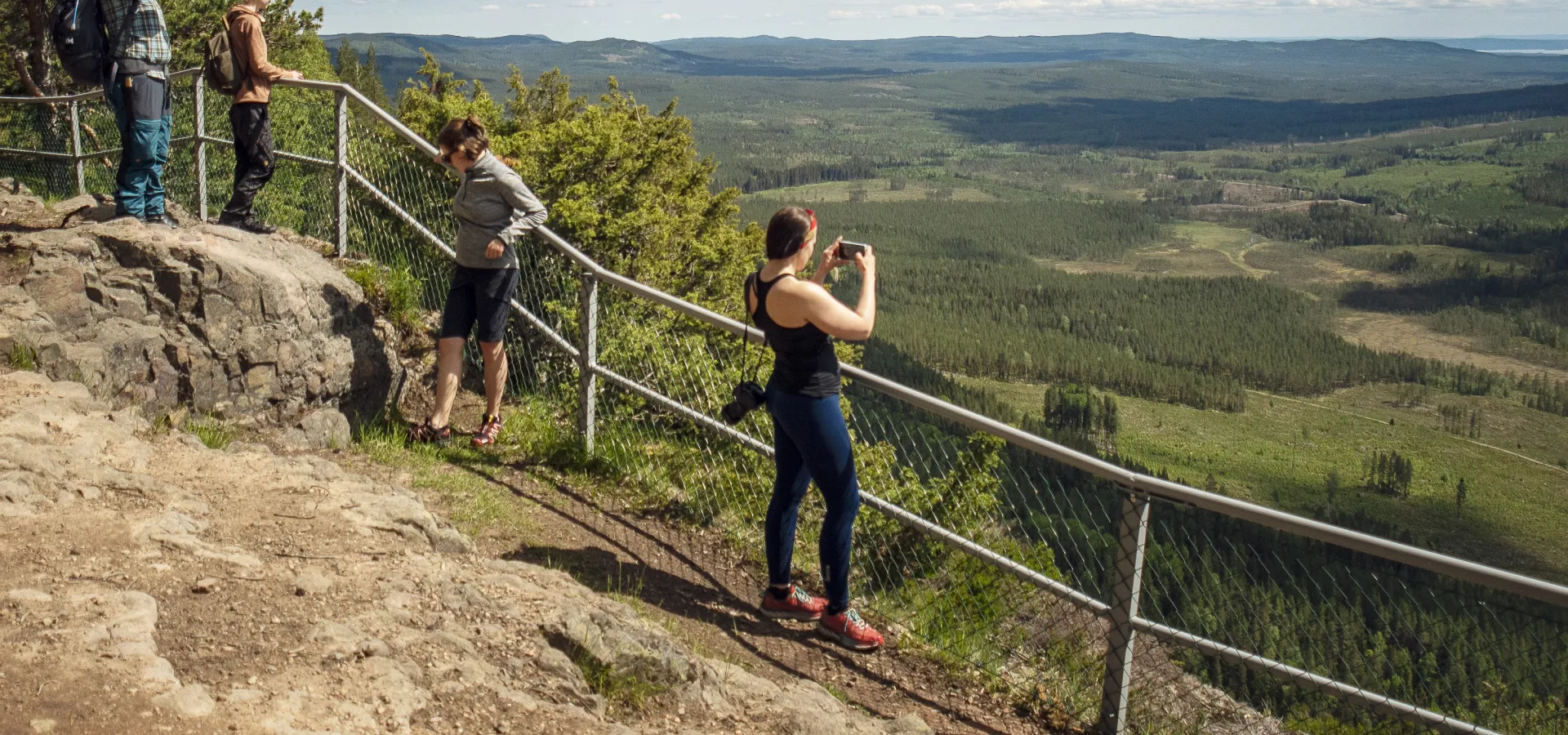 Folk på toppen av Hykjeberg.