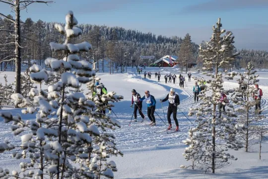 Människor i vasaloppsspåret.