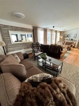 En lounge med möbler.