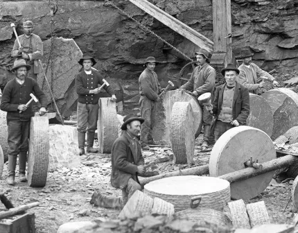 Män som jobbar med sten.