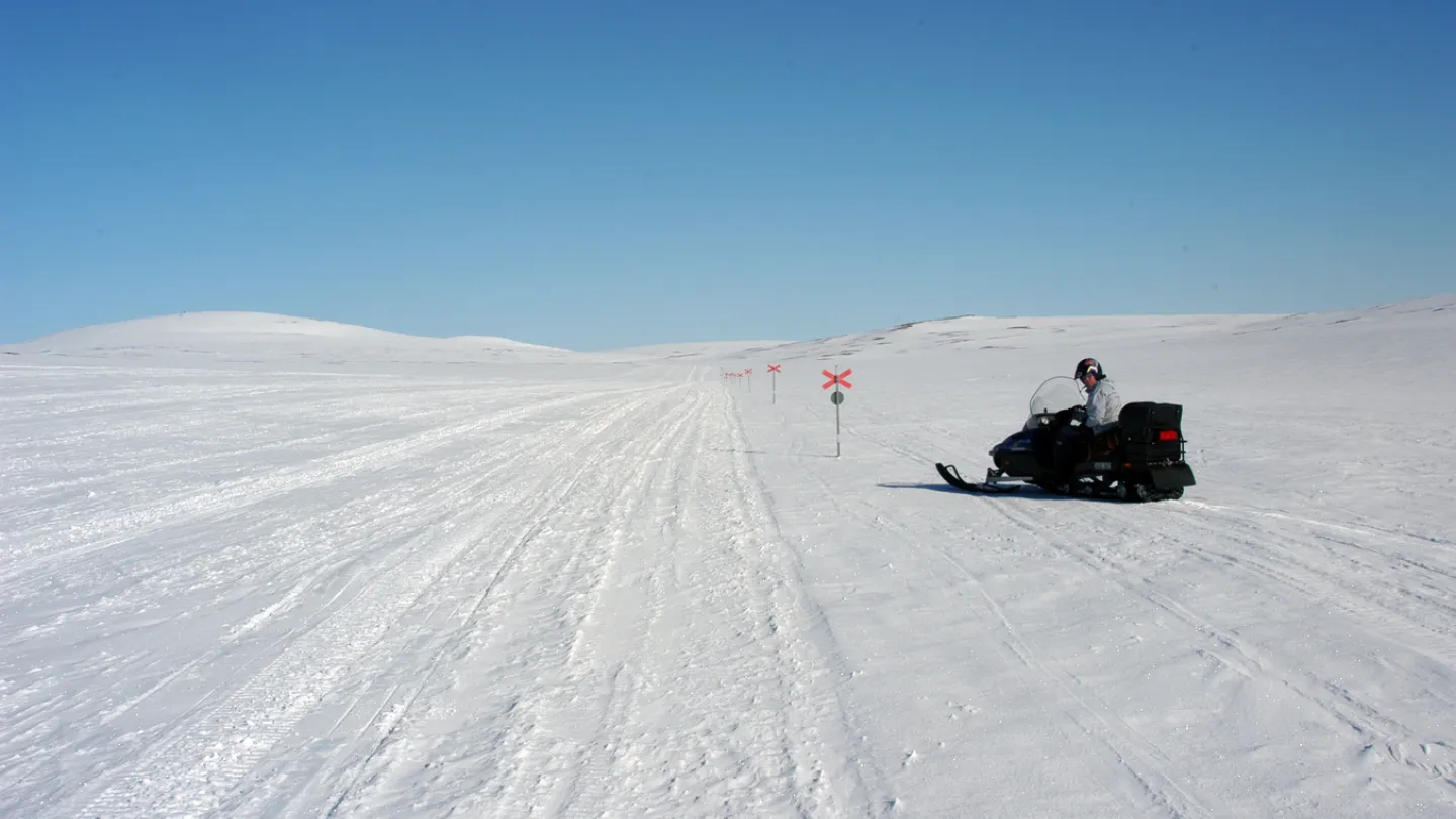 Skoteråkare som åker på Långfjället.